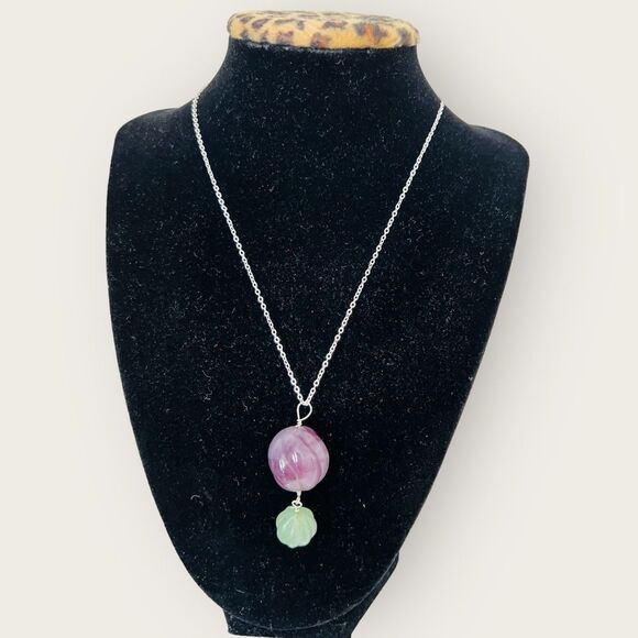 Large round Carved amethyst pendant set in silver plus matching necklace - Picture 5 of 7